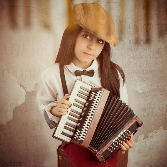 اللهم ازدياداً من غيمات الفرح , حتى نصبح دائماً مبتسمين .

<a href="/kikoosky/">(sara alhamlan)</a>