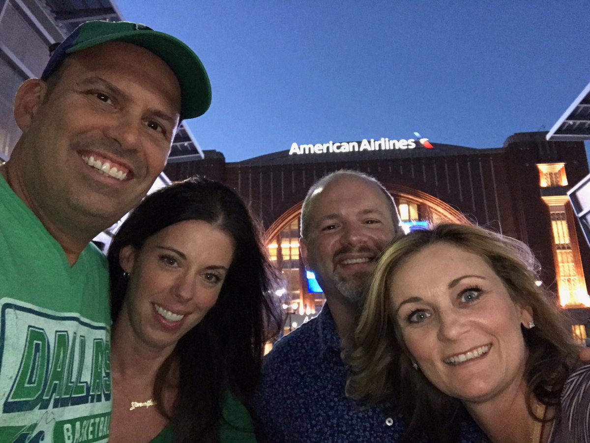 hewinesshedines's tweet photo. It almost game time at the @dallasmavs !! Check out our #couplesguide to the Mavs at https://t.co/o40tkBu35E https://t.co/PwYmsNOC1O