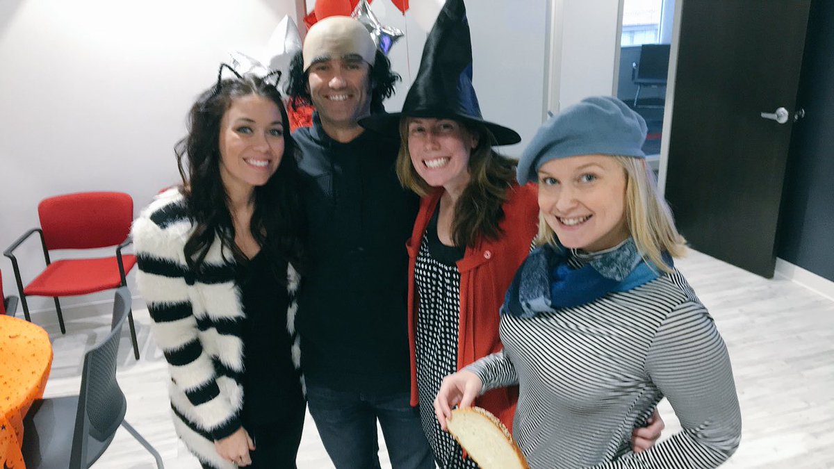 Steph_DiPaolo's tweet photo. Celebrating Halloween early a tad early at @Excel4apps 🐱👴🏼🎃🇫🇷 https://t.co/XAs7Bgvwp0
