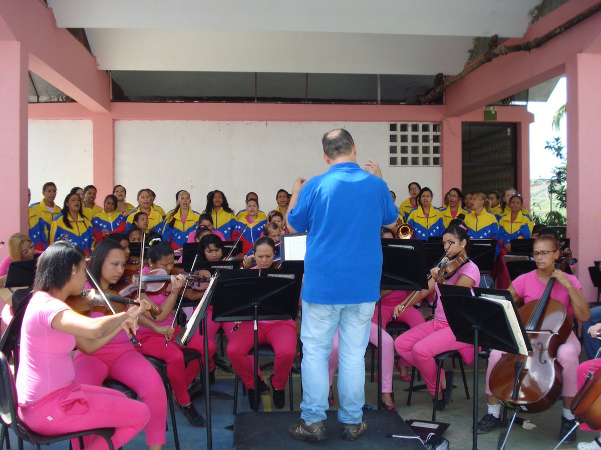 #Ayer la Orquesta Sinfónica Penitenciaria del INOF se presentó durante el acto de entrega de instrumentos musicales por parte del MPPSP.