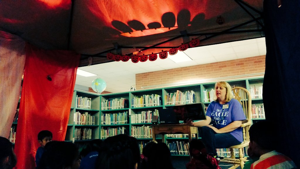 TereRuizz's tweet photo. #FunLearningFriday Halloween stories under spooky tent @schultzlibrary @SchultzKISD We really enjoyed it! #prekschultz https://t.co/WZUnOjUeSj