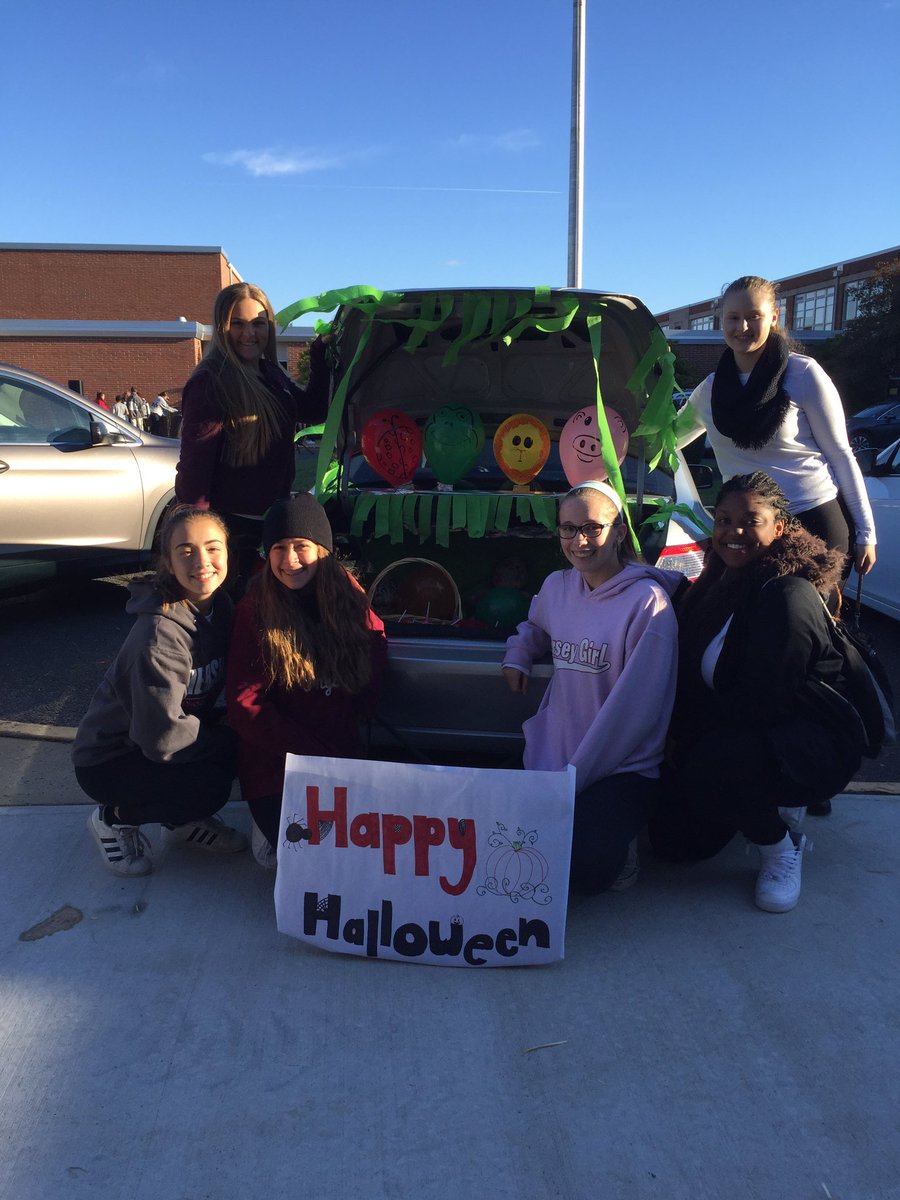 MrsBollingerHHS's tweet photo. Awesome time at the Trunk or Treat today! #wearehowell #howellsteppers https://t.co/McabLy5az5