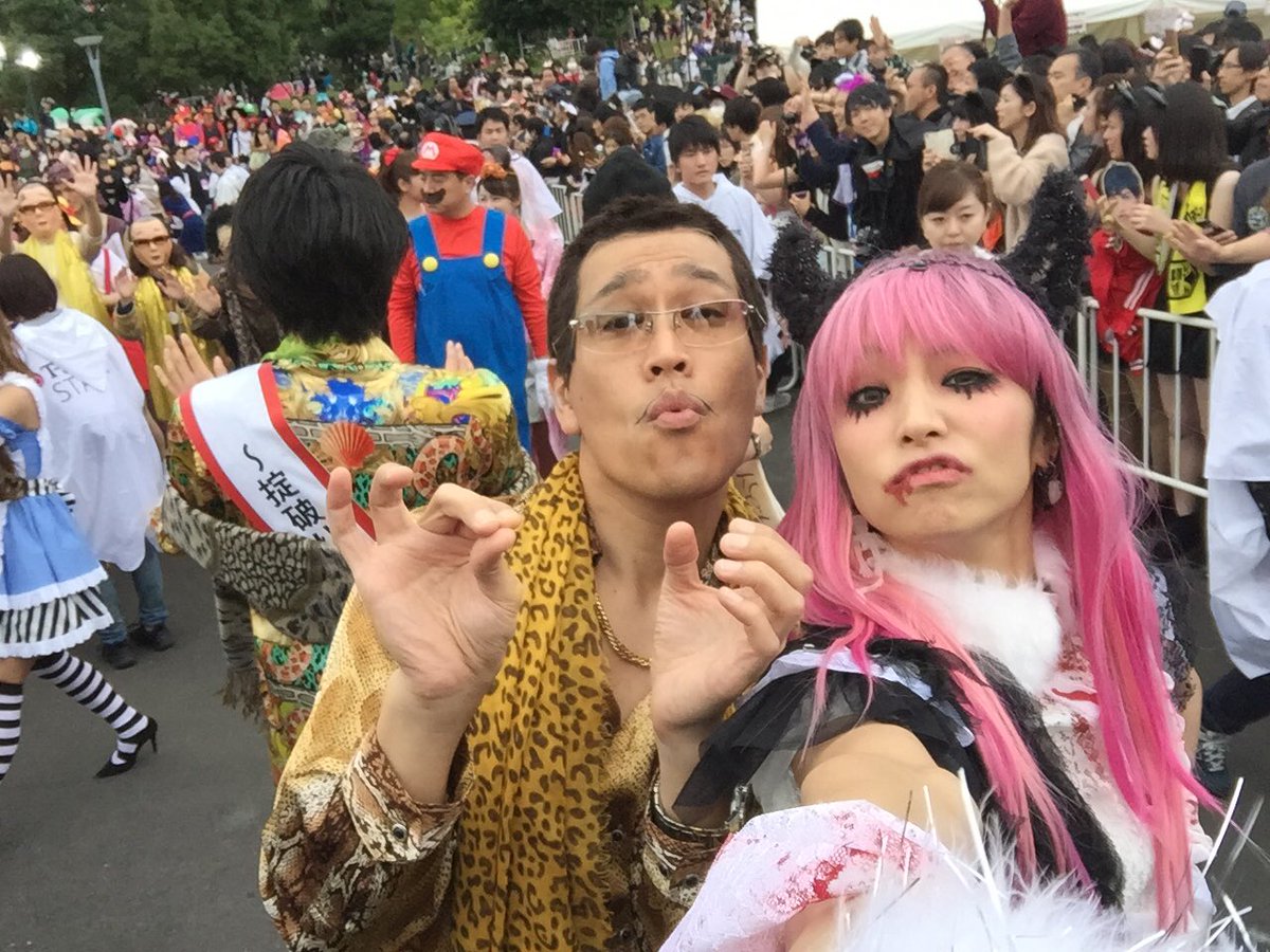 渋谷ハロウィンは今年も地獄 ピコ太郎も出現 人混みが本当にスゴいしセクシーコスプレもいっぱい Togetter 渋谷ハロウィンは今年も地獄 ピコ太郎も出現 人混みが本当にスゴいしセクシーコスプレもいっぱい Togetter