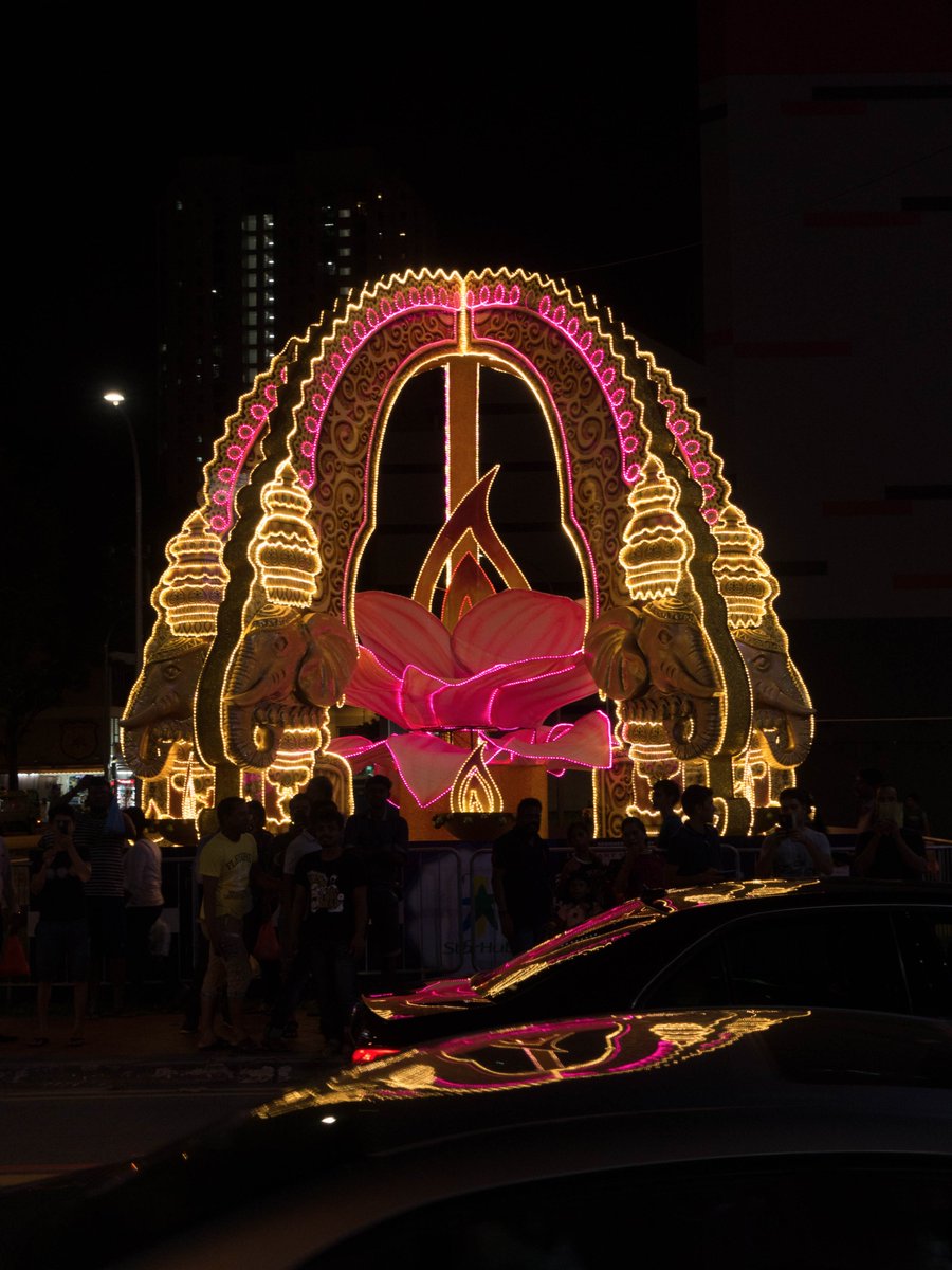 leehsienloong's tweet image. இனிய தீபாவளி வாழ்த்துகள்! Wishing all who celebrate the Festival of Lights a Happy #Deepavali! – LHL bit.ly/2eYIKbK