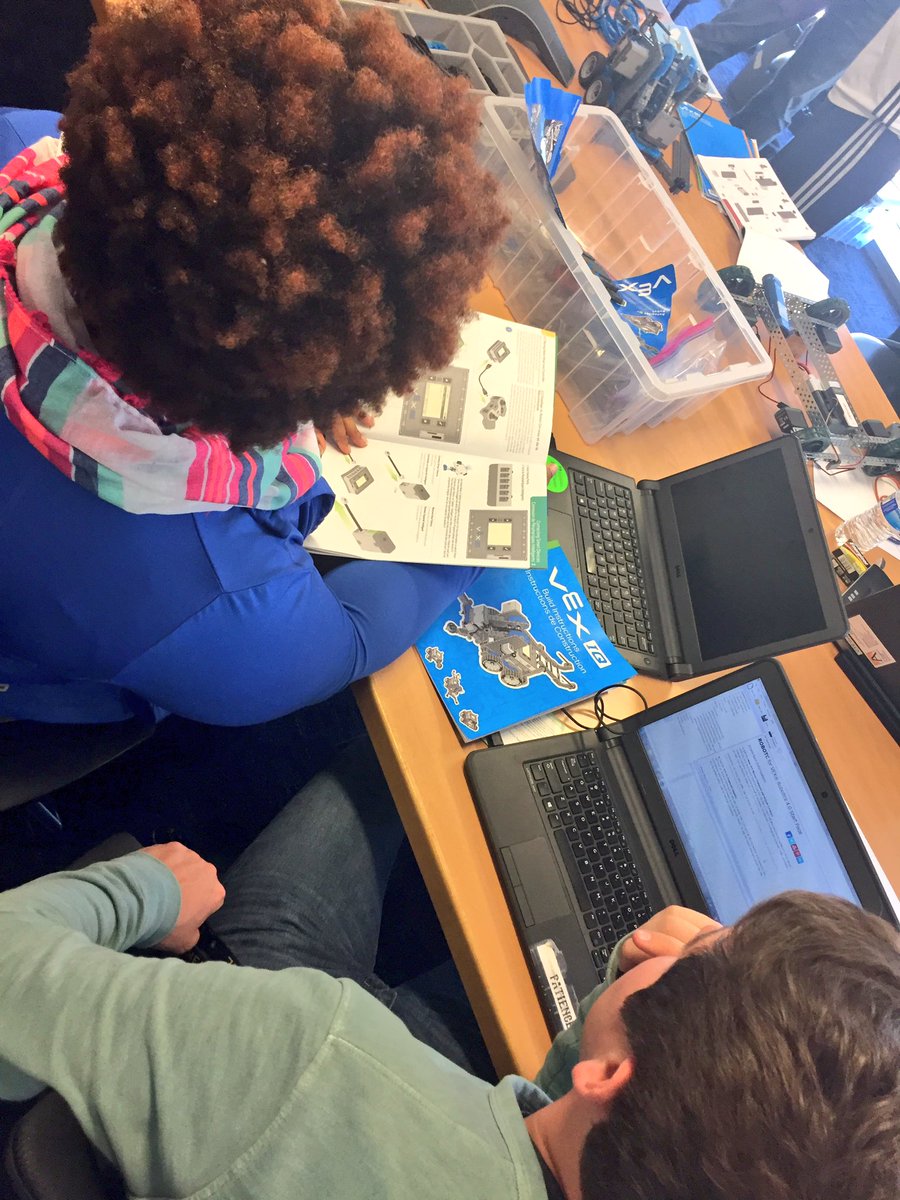 AllnSTEM's tweet photo. Thanks for a great build day! 🤖#robots #vexiq #dcrobotics https://t.co/7Rn51kA3Kw