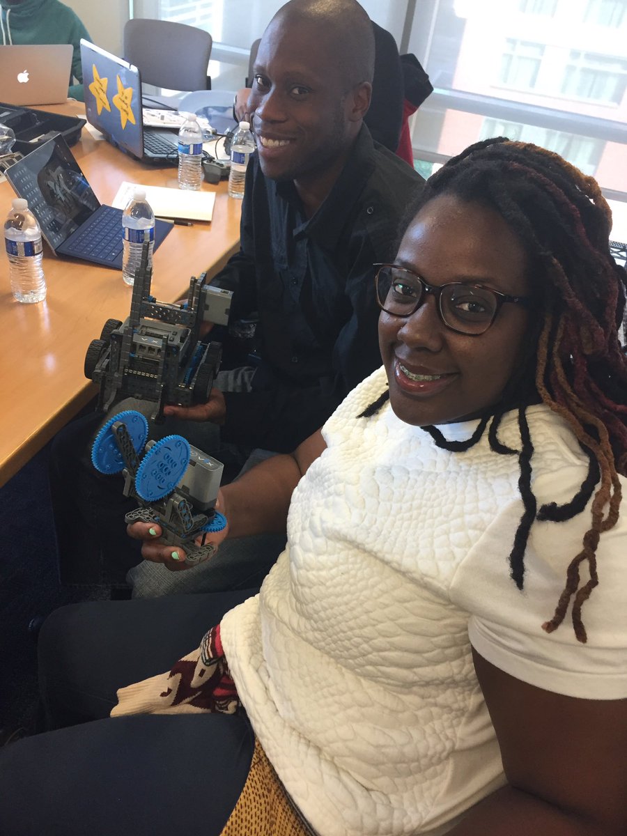 AllnSTEM's tweet photo. Thanks for a great build day! 🤖#robots #vexiq #dcrobotics https://t.co/7Rn51kA3Kw