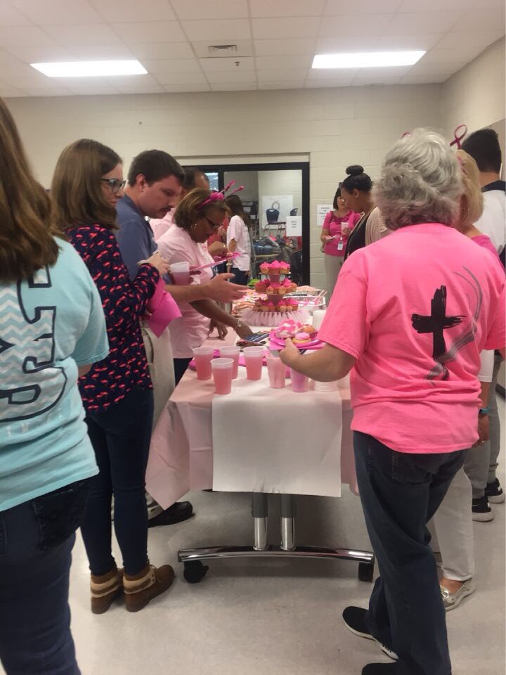 AshleySteinert1's tweet image. What a great day for the James Clemens Medical Academy's Dessert and Learn during refuel! #MCSlearn #proudtobeajet #MCSconnect