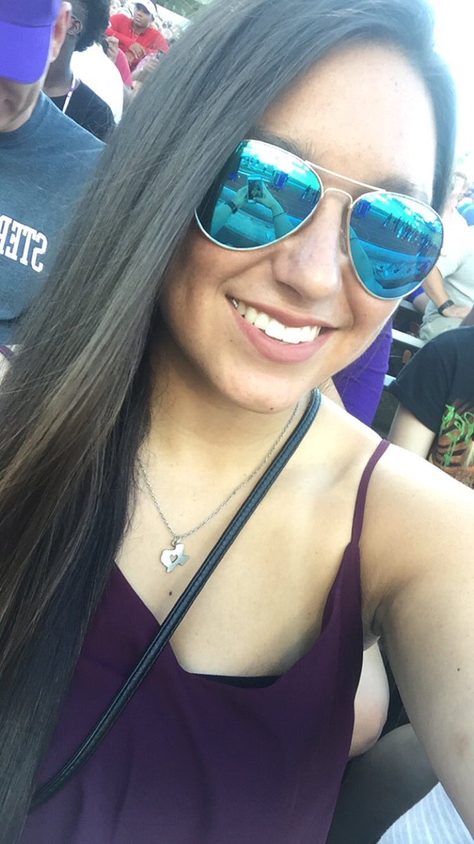 BrittnyStromme's tweet photo. Hey SFA, I'm running for Homecoming QUEEN so please go to mySFA and vote for me! #hoco2016 https://t.co/wUIe4B0Pum