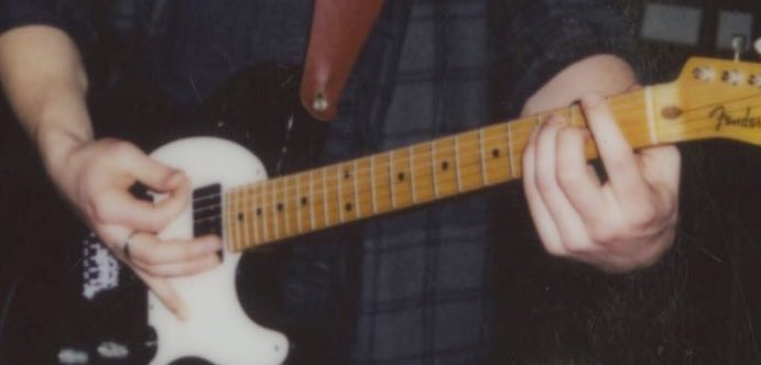 DailyMendesLife's tweet photo. 3. Literally one of the hottest things ever is they way Shawn moves his fingers when he plays guitar https://t.co/KHA5F88OP6