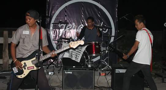 -Dari Stag: Tribute to Green Day — Kamis 27 Oktober 2016 Gerobak Desa, Jln Pantai Balangan Ungasa  Pic: Ekid, Edit: burnstar.co