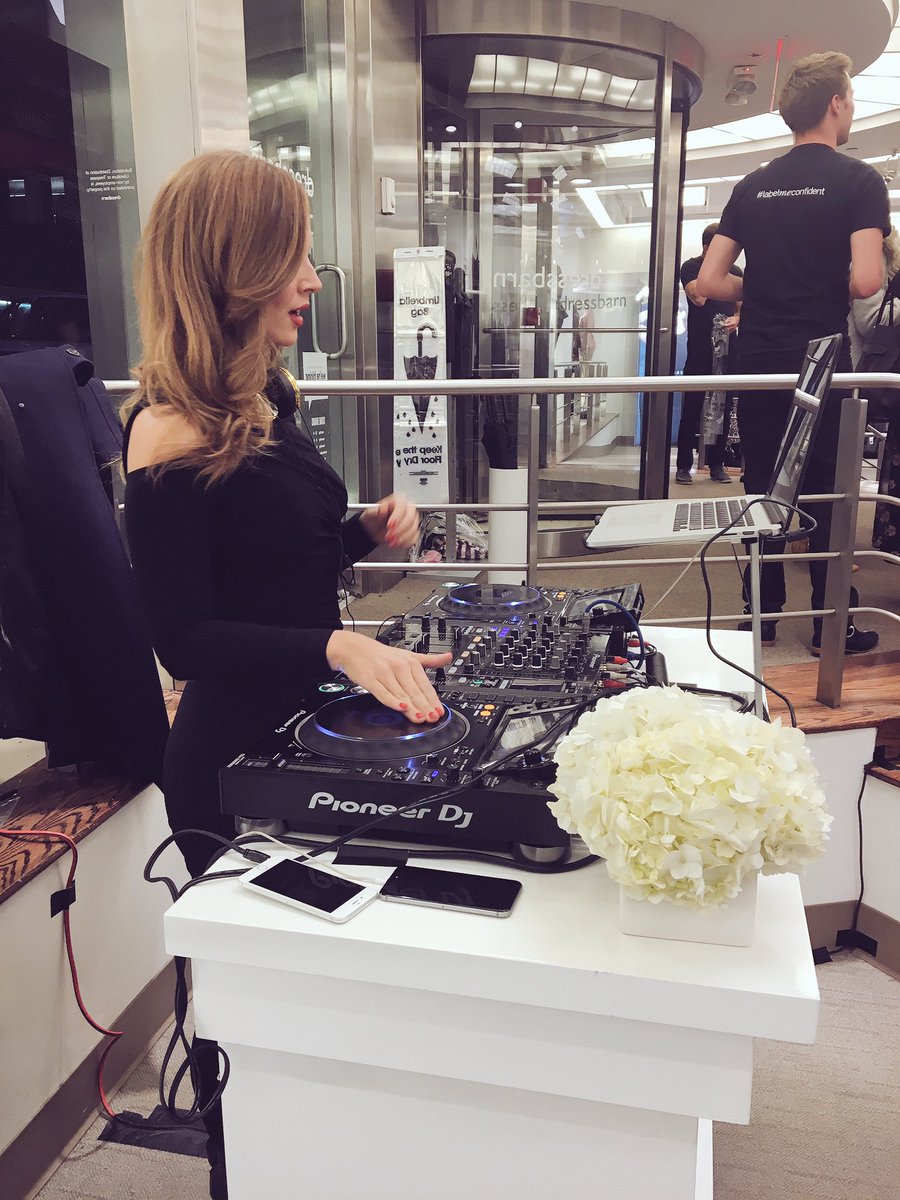 Dressbarn On Twitter Last Night S Live Music From Alex Merrell