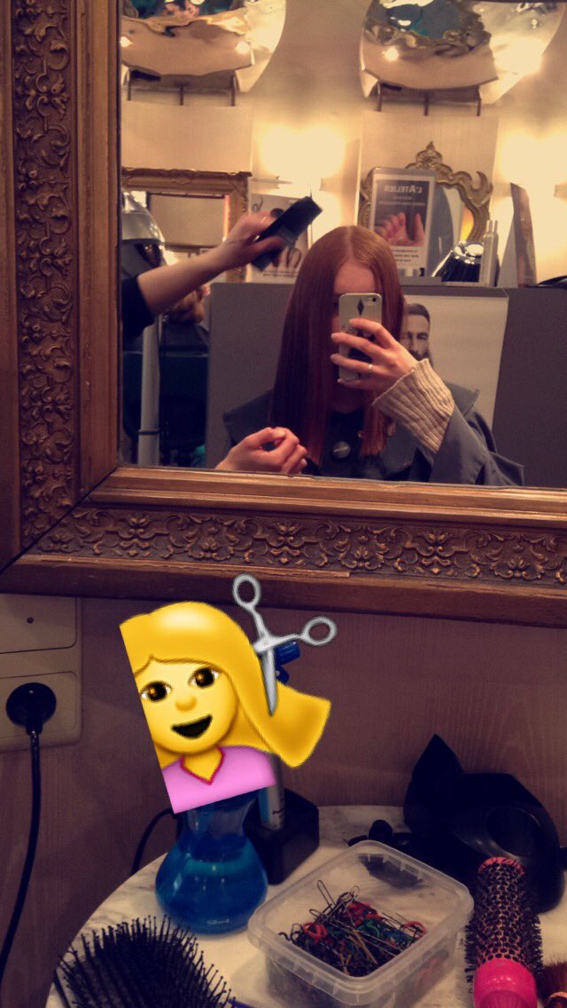 delphine_devos's tweet photo. @evangelinag_ I knowww it's so different๐ I cut it of for #cancerdonation ๐๐ #hairforcancer #ThinkPink https://t.co/q2ssVR4rc2