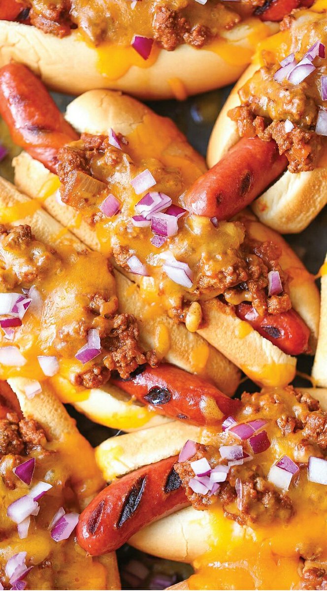 SeriousMunchies's tweet photo. Baked Chili Cheese Dogs https://t.co/fWrpbkMKYV