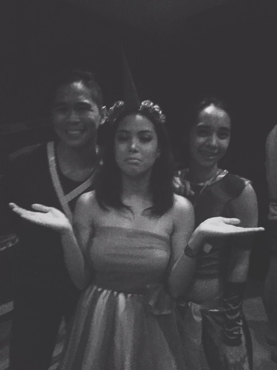 SheIsMcCartney's tweet photo. 🕸🎃 TY FRIENDS FOR LAST NIGHT T'WAS FUN 🎃🕸 @BKsuperllama @jaynardtan @Sancheeeeese @MAUextraRICE @ItsVseason 

#Mayhem2016 #ChaseTheIllusion https://t.co/tVz7Trg6NG