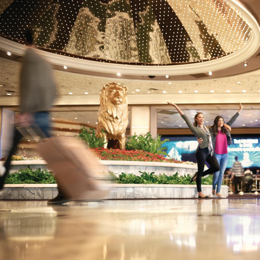 MGMGrand's tweet image. Your selfie moment is waiting. #HowManyDays until you&apos;re here?
