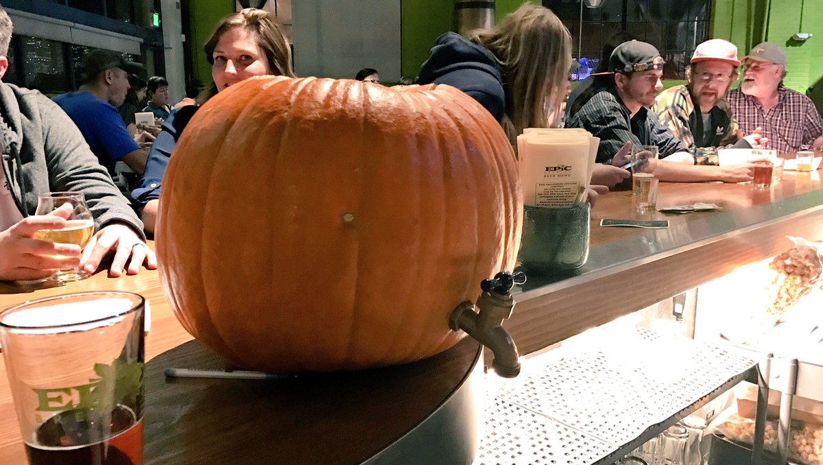 HauntedVR's tweet photo. 🎃🍻Halloween af @EpicBrewingDen #Milehighcity #denver https://t.co/fjg951Hcmr