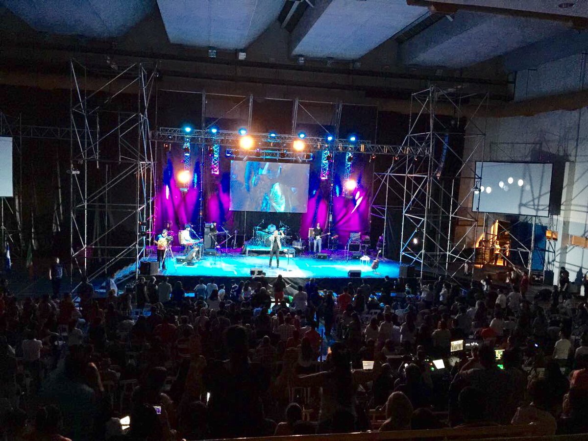 MisaBarrera's tweet photo. Noches para Jesús en #Altares2016 #Neuquén #Argentina #BandaCF #TomaTuLugar #México #Conquistando Fronteras https://t.co/NqFy9FcluY