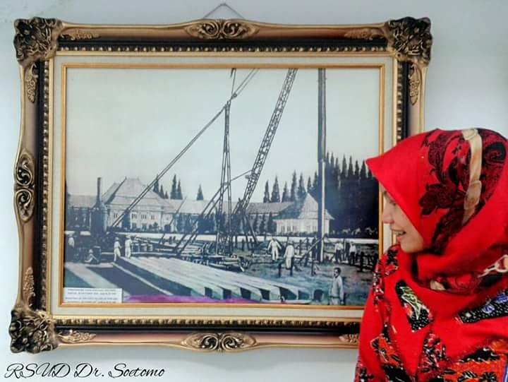 Sabtu, 29 Oktober 1938, penancapan tiang pertama RSUD Dr. Soetomo. Dirgahayu RSUD Dr. Soetomo semoga jaya selalu