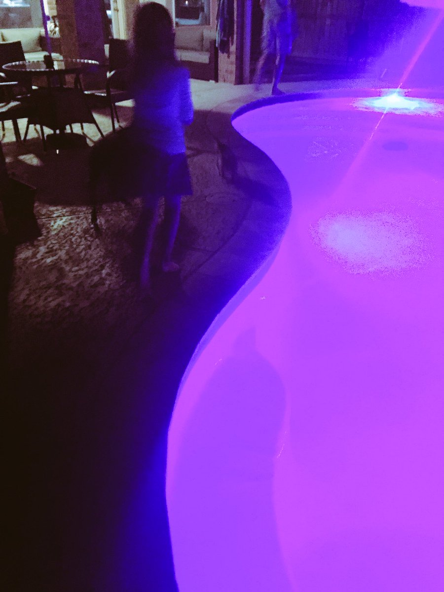 TrailofGlitterK's tweet photo. #texasFridayNight #prettypool #nieceTime #derbylaRue #sistaTime #derbyDoesTexas #tx https://t.co/NFQoRh5Kz7