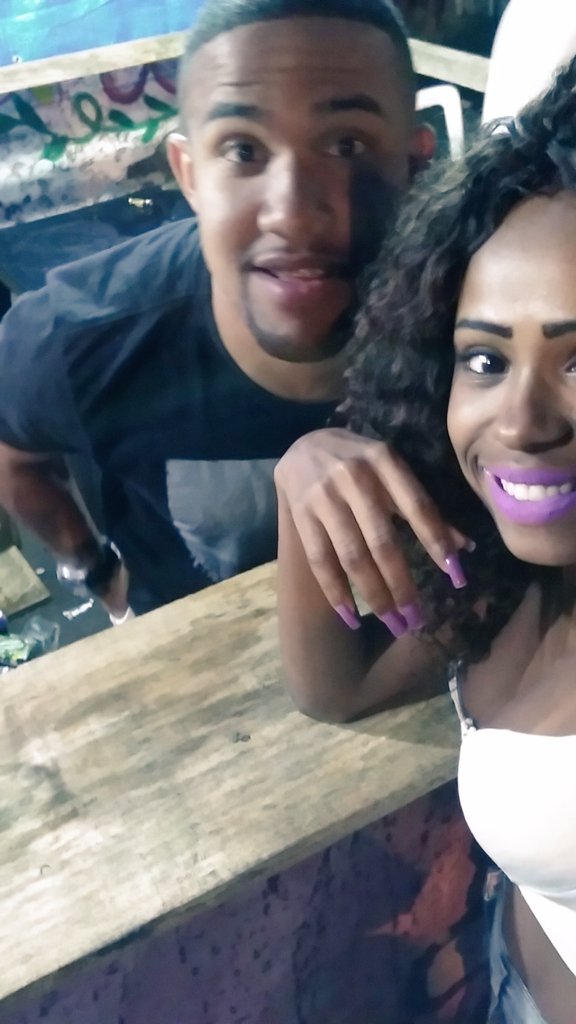DriellyMyler's tweet photo. Parabéns meu amoooOR 🎂😍🍺❤😍🍰💋👌 #LeoSenna https://t.co/H0e6yfHxos