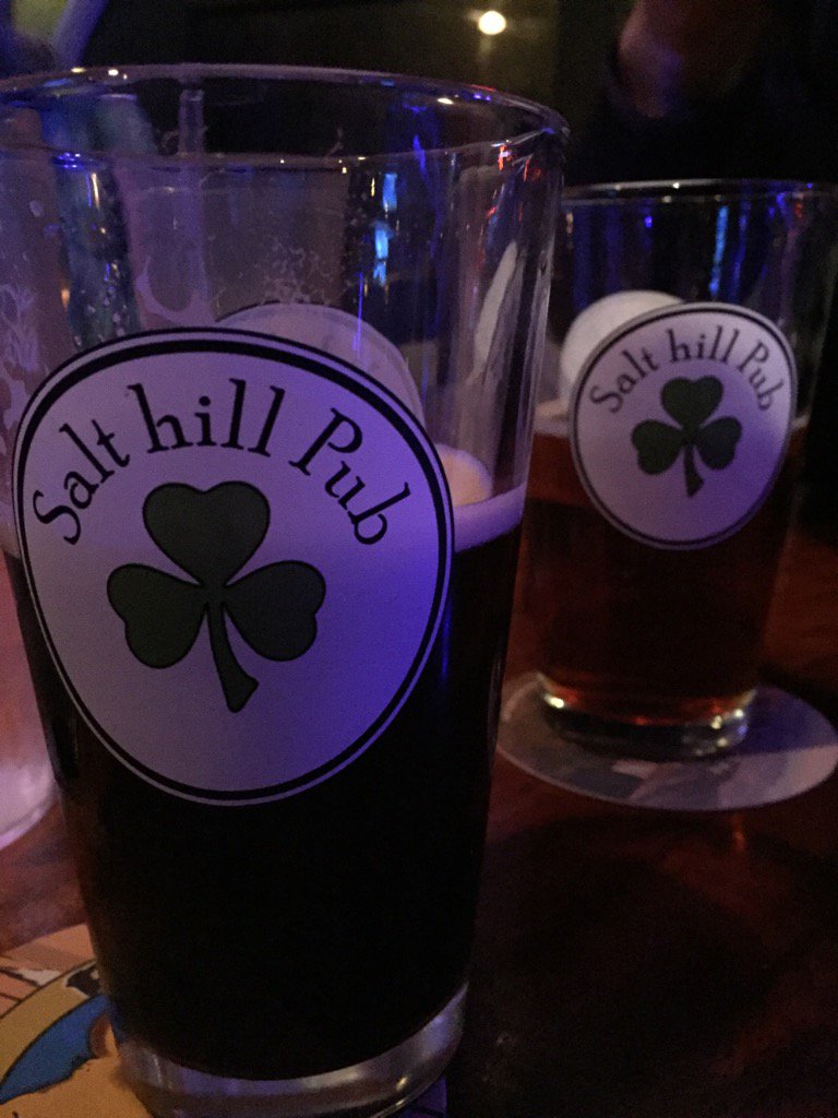 OpenMike0917's tweet photo. Enjoying.a Guinness at #SaltHillPub in NH - great band - #clubsoda https://t.co/1SDR2SAUoa