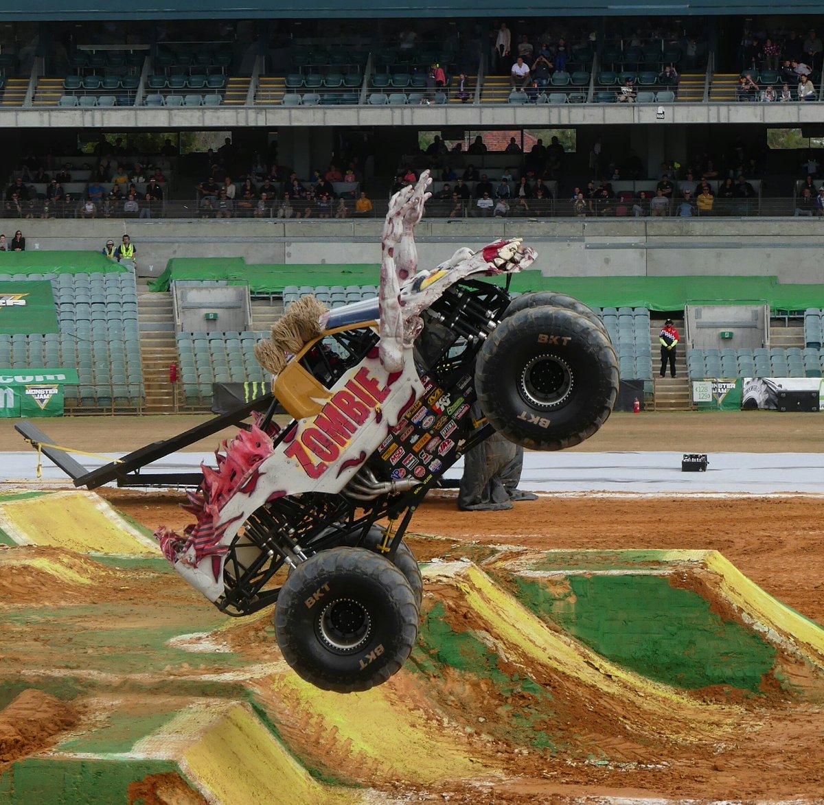 motor351's tweet photo. Zombie practising for Monday night at Monster Jam Perth #MonsterJam #perthnow https://t.co/dyXlOeRYtg