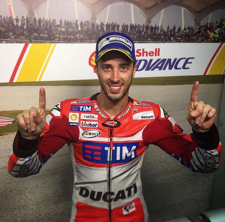 DucatiNoticias's tweet photo. Grande DesmoDovi consiguiendo la Pole en 🇲🇾!!! Segunda de la temporada ✌🏻#forzaducati https://t.co/p3HHvR6QoC