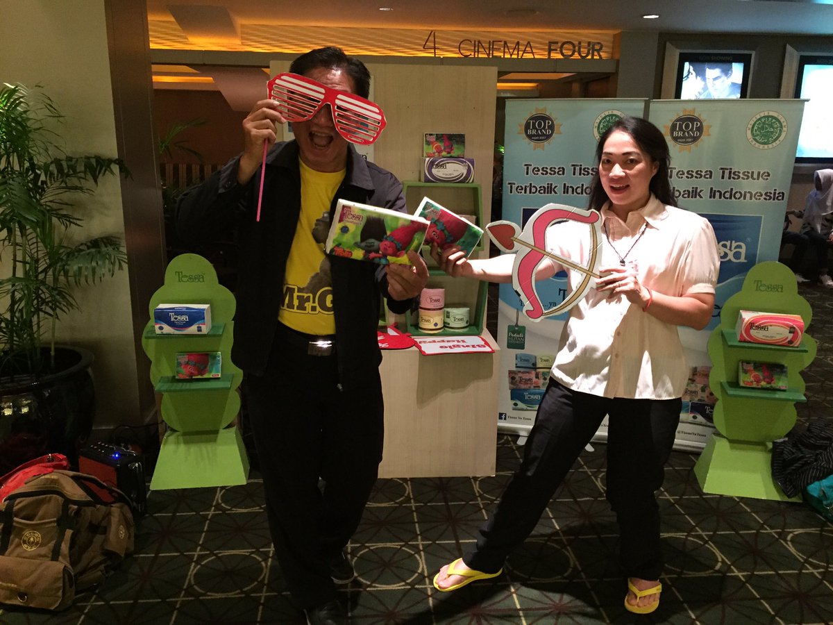 "SometimesUneedsomeonetofindsthehappiness. <a href="/TissueYaTessa/">Tissue Ya Tessa</a>  #TessaMovieMani4 @jurasprastya <a href="/inkakaur/">Priyanka Kaur</a> <a href="/_zelonion/">dila</a>  <a href="/silvitaagma/">Silvita Agmasari</a> <a href="/adit281102/">Rizqullah Ramadhan</a>