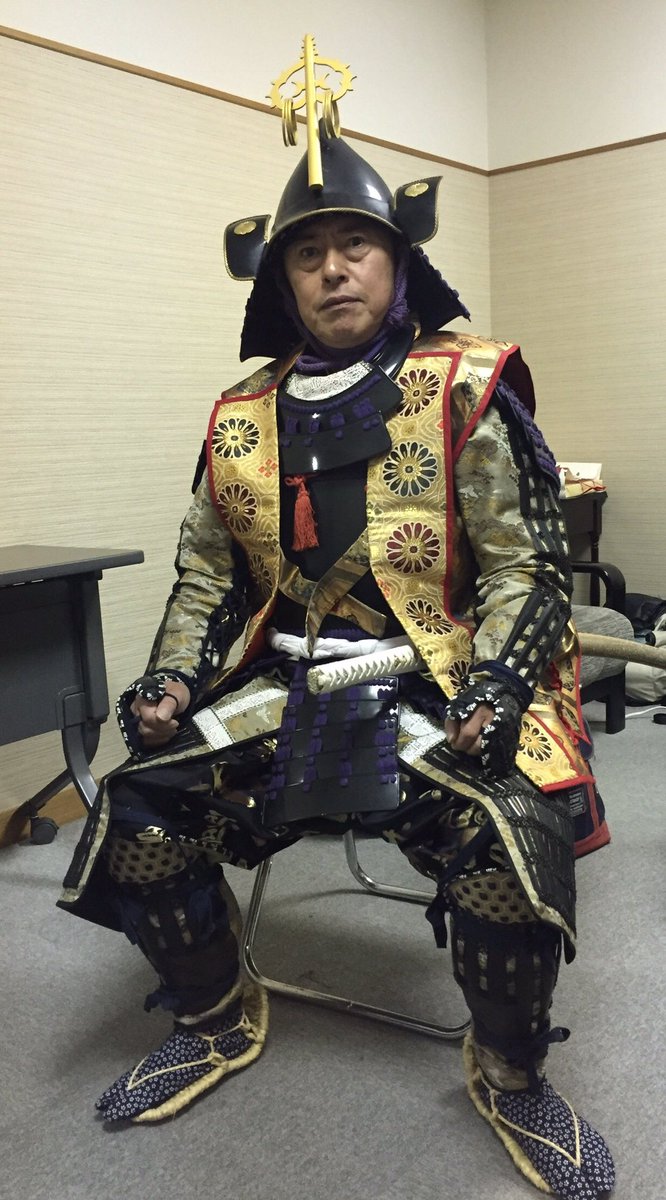 津軽為信モデルの甲冑は紫を基本にそっくりに作られていて重さは16kg