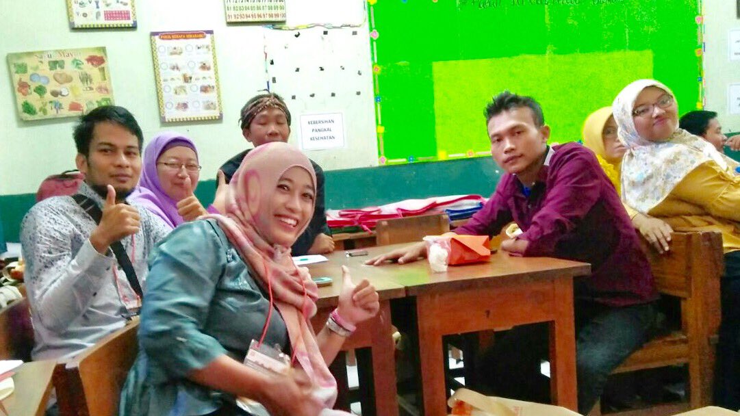 KampusGuruCikal's tweet photo. Suasana kelas #GuruBelajar "ruang belajar raksasa, menggunakan alam utk #merdekabelajar" di #TPN2016 https://t.co/WsD0VAW8A5
