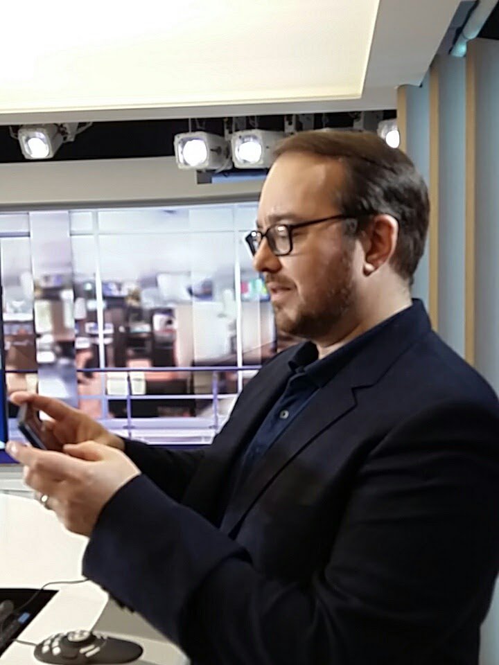 tyrower's tweet photo. Du @Raspberry_Pi à l'antenne ! =o) Suivre l'émission de @LCI #PleinEcran avec @Cedric ce matin à 10h30 puis 15h30 et demain 14h30 #HighTech https://t.co/hsRCzRVhvs