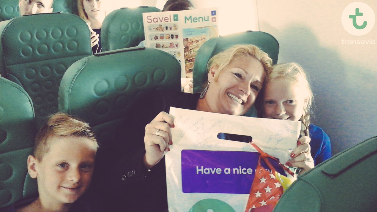 MoGianotten's tweet photo. Dankjewel @transavia en de leuke crew van #hv6458 bijzondere 10e verjaardag in het vliegtuig  voor mijn dochter sam! https://t.co/yJQvJ8sOpO