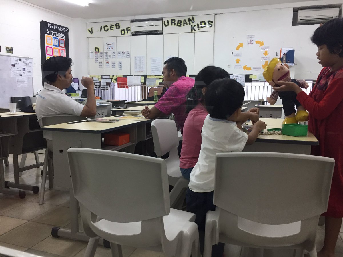 ID_AyahASI's tweet photo. Plot cerita bisa diambil dari lingkungan dan benda sekitar. Yg penting pake sudut pandang anak @AyahASI_Bdg @KampusGuruCikal #TPN2016 https://t.co/JfRfVmHSek