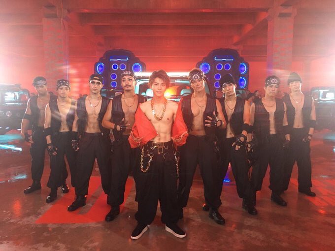 CHOI20_03's tweet photo. 真夜中だ目を覚ませ
波長が合う奴集まれ
今夜楽しむため来たゲリラ
声枯れるまで騒ごうぜぇ〜〜 https://t.co/vnFL7IriMl