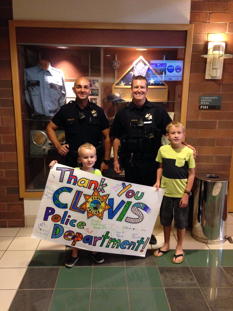 ClovisPolice_CA's tweet image. Our friends at #CubScout Troop 101 came by #CPD today. Thanks for the sign Cub Scouts!
#ClovisPD #Community #FuturePoliceOfficers