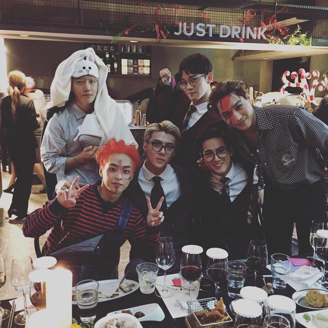 kjmarchive's tweet photo. trick or treat 😈👻 https://t.co/ZTbUJs45vi