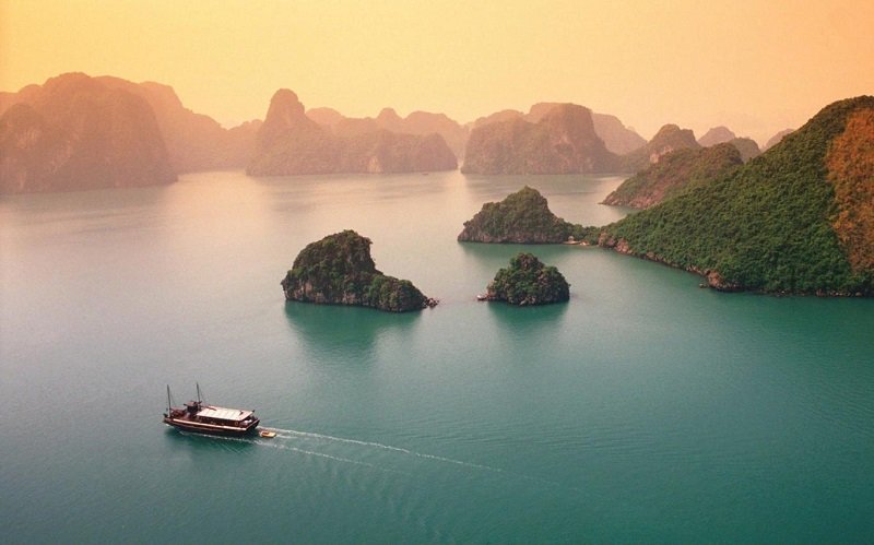 halongsapatour's tweet photo. Beautiful gentle - late fall weather of lan Ha Bay
#travelhalongbay #halongattraction #halongbay #vietnam
https://t.co/SNp6Lvft48 https://t.co/a9bxiOwFBb