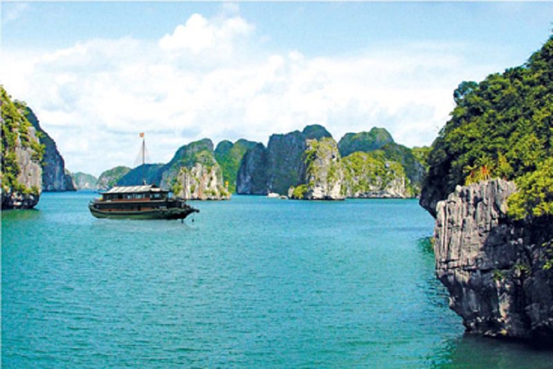 halongsapatour's tweet photo. Beautiful gentle - late fall weather of lan Ha Bay
#travelhalongbay #halongattraction #halongbay #vietnam
https://t.co/SNp6Lvft48 https://t.co/a9bxiOwFBb