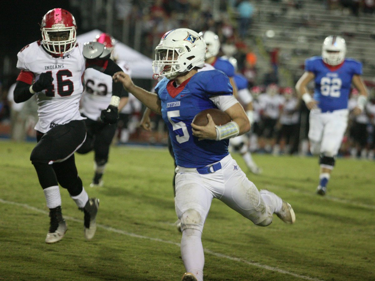 BHMunro1's tweet photo. Photos of @JeffersonFootba vs. Stephens Co. @ya_boy_clark_ @jpaolozzi25 @The_Wood21 @jtowndragons @JHS_Dragons https://t.co/oPEvQUyIEr