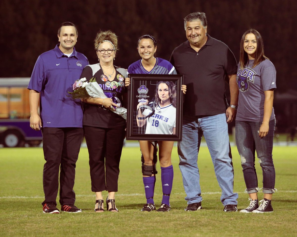 ChaninLuz's tweet image. Where'd the time go? #seniorday #wearegettingold