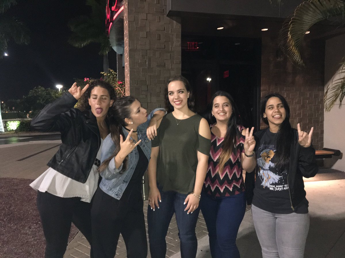 Jawsss__'s tweet photo. It was a good night 💚👸🏻 #gobarbara https://t.co/ShDvTLuMXn