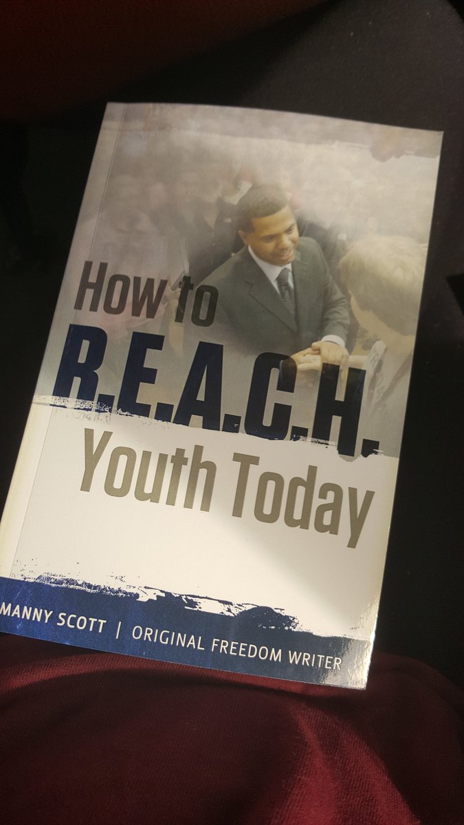 AmberBrownTeach's tweet photo. Met an amazing speaker today at #inacol16 #quest16 https://t.co/0IeM5Hk5ec