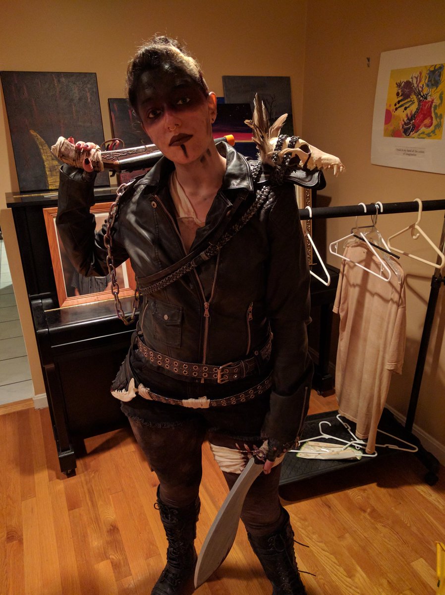 Lady_Lockedown's tweet photo. My #MadMaxFuryRoad inspired raider of the wastes #halloweencostume Real #skull on my shoulder (๑•̀ㅂ•́)و✧ it's all hot glue, sweat, and blood https://t.co/4BJlJSSrIR