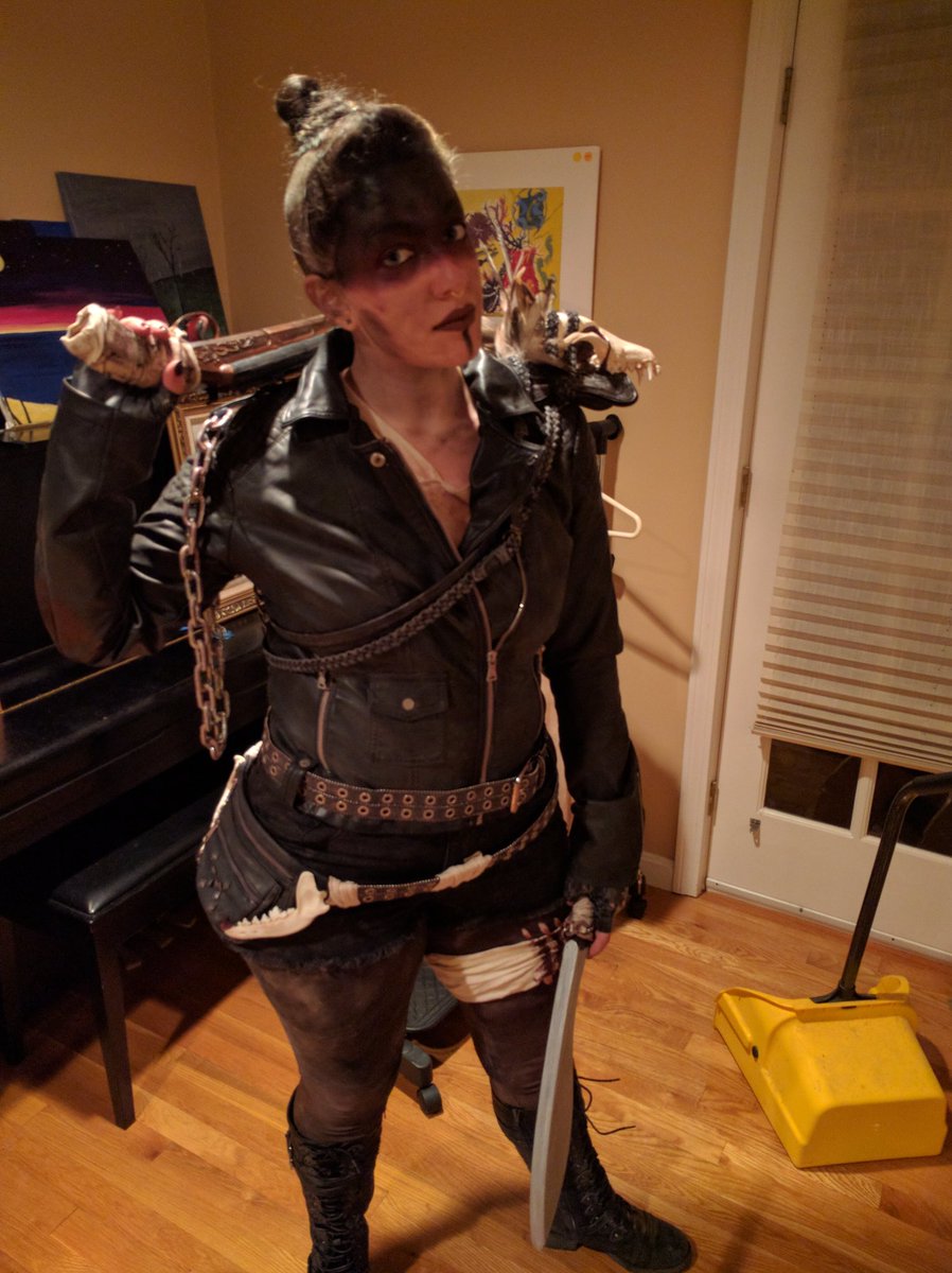 Lady_Lockedown's tweet photo. My #MadMaxFuryRoad inspired raider of the wastes #halloweencostume Real #skull on my shoulder (๑•̀ㅂ•́)و✧ it's all hot glue, sweat, and blood https://t.co/4BJlJSSrIR