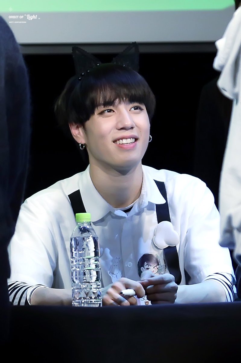 orbit_of_light's tweet photo. 일산 팬사인회 
#GOT7 #갓세븐 #유겸 #Yugyeom https://t.co/9T7fvzmotz