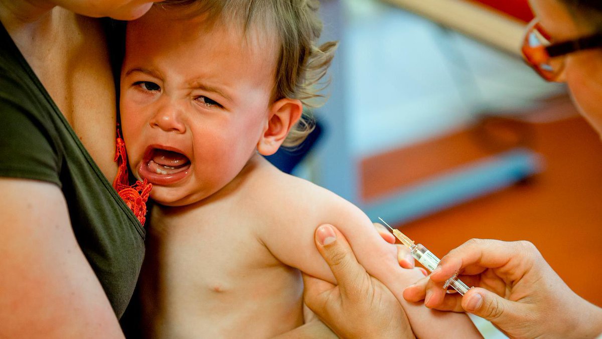 Het RIVM neemt maatregelen om ouders met bedenkingen over kindervaccinaties beter voor te lichten. parool.nl/amsterdam/rivm…
