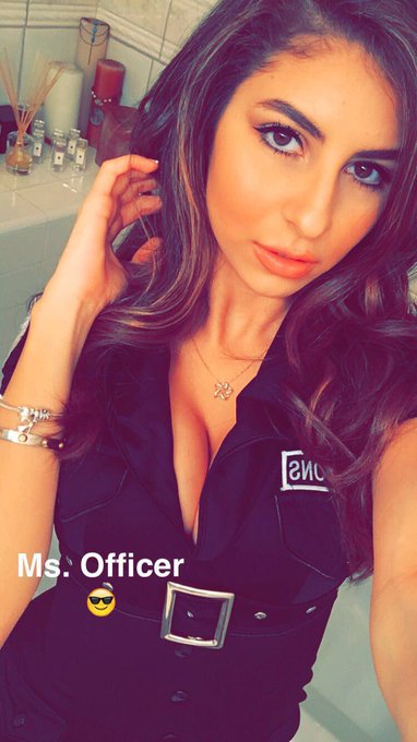 First pic of the night. Outfit one 🙆🏼 https://t.co/uq54oLgIw3<a href="/tag/girlgirl"class="tags"><span>#girlgirl</span></a>