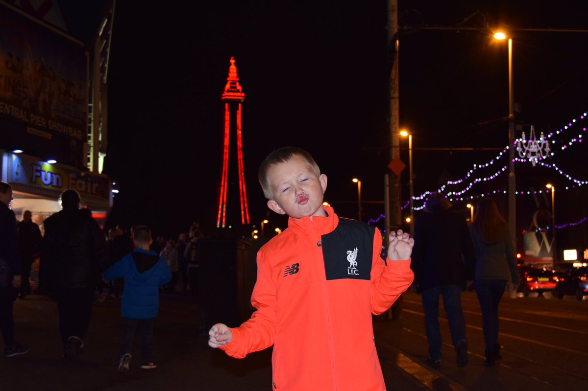 AndrewTCraven's tweet photo. Brilliant time in Blackpool last night, didn't stop laughing all night. #blackpool #birthday #family #memories https://t.co/CbXq8Vv6W6