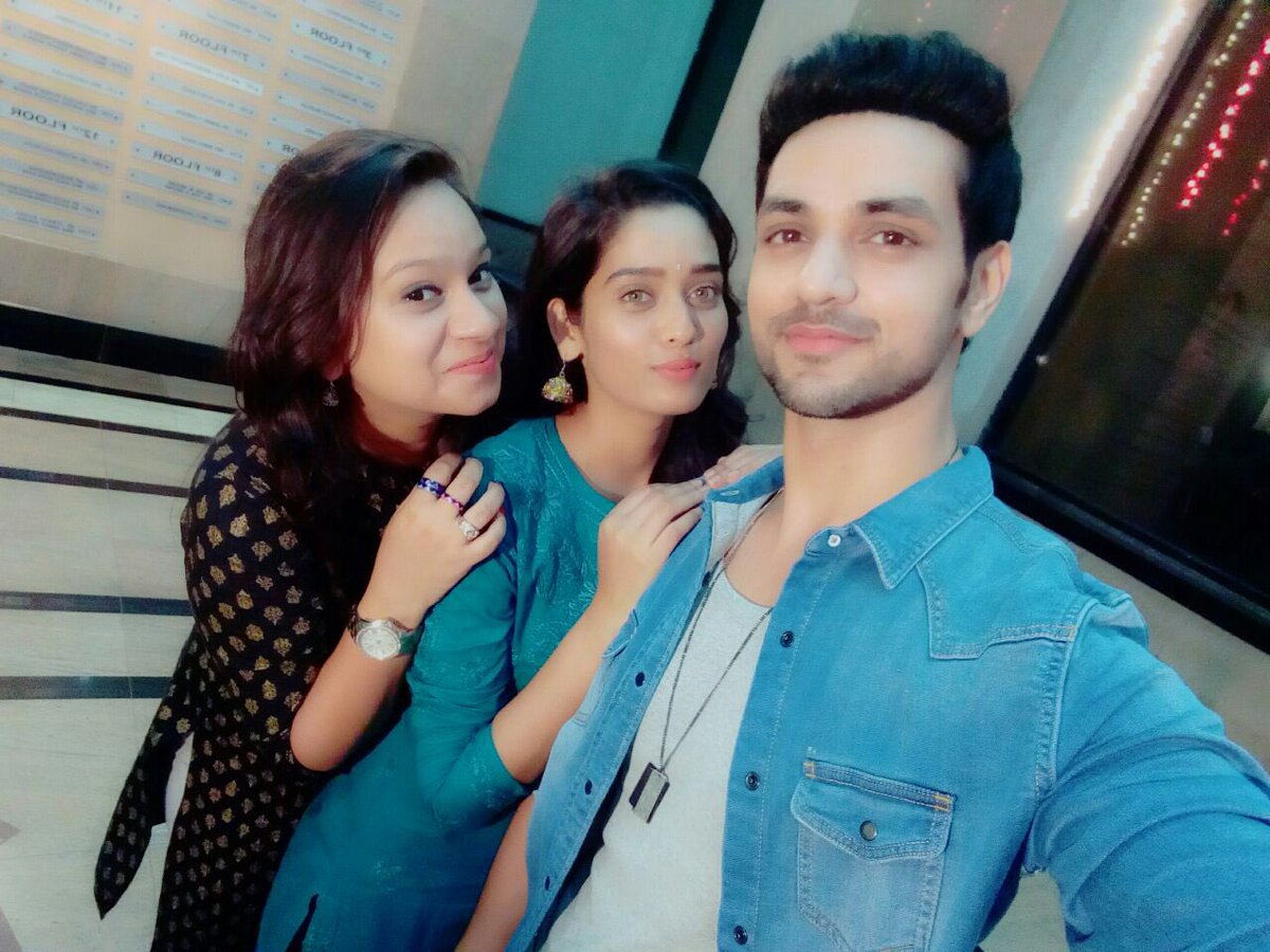 rucheey's tweet photo. Diwali celebration with these cuties @shaktiarora @saxena_1 do watch 2day at 1:27pm only on IBN7 https://t.co/womYc115lc