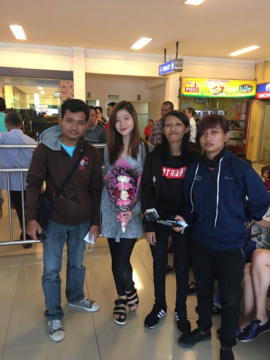 thank you udah dateng, nyambut, dan ngasih bunga+semangat. <a href="/SupporTeensOLO_/">SupporTeens SOLO</a> ❤️